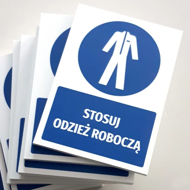 Tabliczka BHP z piktogramem Stosuj odzież roboczą - Wzór graficzny. Okrągły piktogram przedstawia strój roboczy