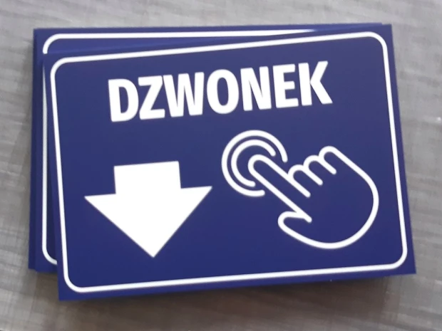 Niebieska tabliczka z napisem DZWONEK, strzałką i piktogramem dłoni, pokazana w pakiecie kilku sztuk