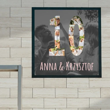 Kolaż ze zdjęć na prezent w kształcie cyfry, liczby 50x50 cm - Wzór graficzny. Cyfra 10 wypełniona zdjęciami, imiona na dole