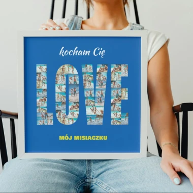 Kolaż ze zdjęć na prezent w formie napisu 50x50 cm - Wzór graficzny. Napis LOVE wypełniony zdjęciami na niebieskim tle