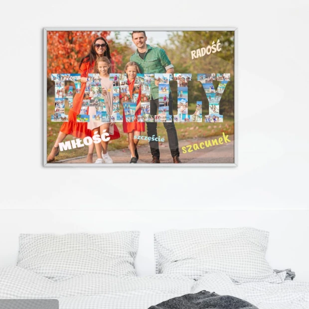 Plakat z kolażem zdjęć w formie napisu FAMILY na tle fotografii rodzinnej z przykładowymi podpisami