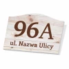 Tabliczka na dom numer posesji, ulica - Wzór graficzny. Prostokątna tabliczka z numerem 96A i napisem ul. Nazwa Ulicy na tle
