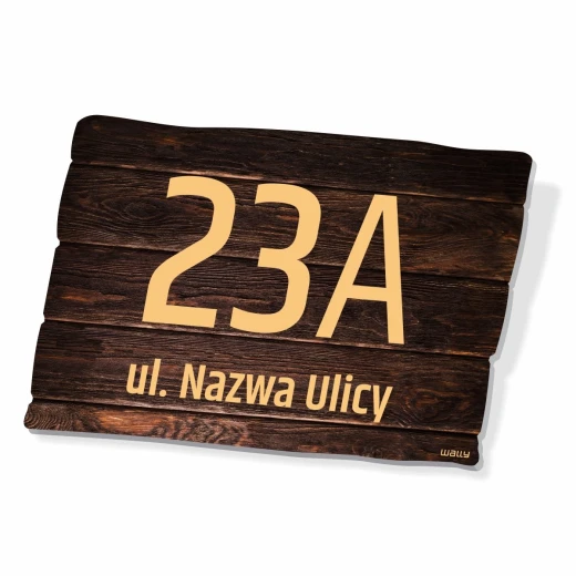Tabliczka adresowa z nadrukiem imitującym drewniane deski oraz z polem na numer domu i nazwę ulicy