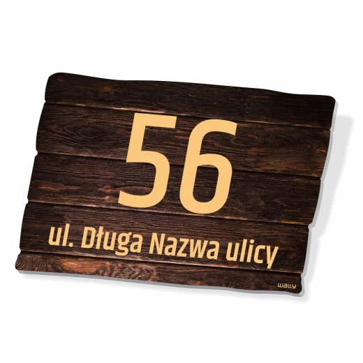 Tabliczka adresowa z nadrukiem imitującym deski, z polem na numer domu i ulicę, pokazana pod kątem z efektem cienia