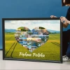 Plakat fotoplakat ze zdjęcia 50x70 cm - Wzór graficzny. Serce z różnymi zdjęciami krajobrazów Polski na tle zielonego pola