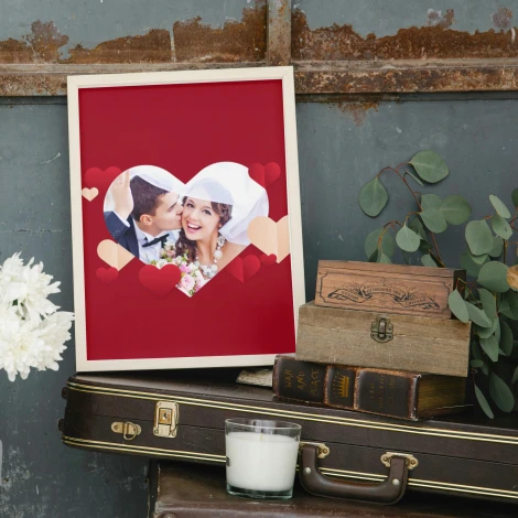 Plakat ze zdjęcia 20x30 cm dla zakochanych - Aranżacja w stylu rustykalnym. Ściany w odcieniu szaro-niebieskim