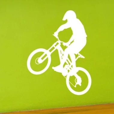 Dynamiczna naklejka rowerowa 006 w stylu sportowym, idealna do pokoju młodego pasjonata dwóch kółek.