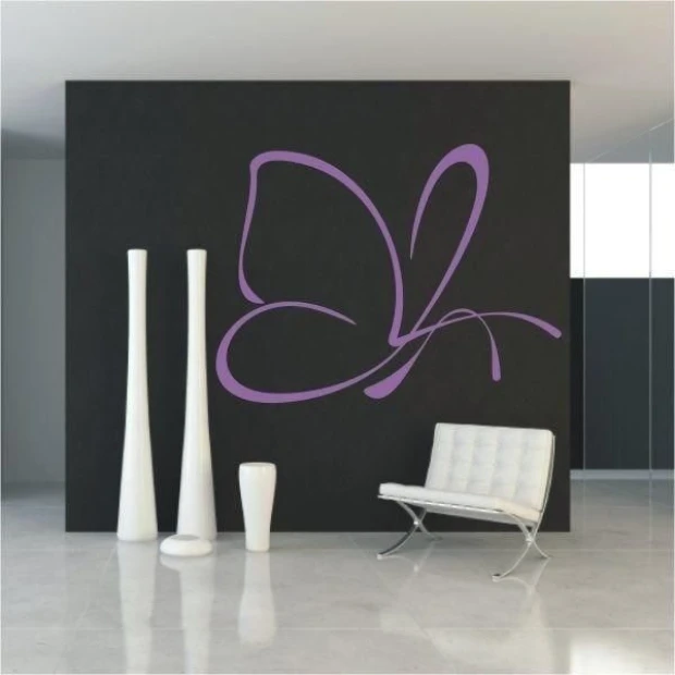 Motyl 0444 w nowoczesnym wnętrzu, dodający lekkości i elegancji do minimalistycznego salonu.