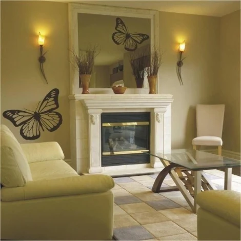 Stylowy szablon malarski motyla 003 w eleganckim salonie, dodający lekkości i nowoczesności wnętrzu.