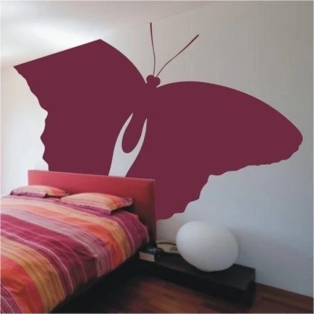 Elegancki szablon malarski motyla 022 w intensywnym burgundzie, idealny do przytulnej sypialni z pas