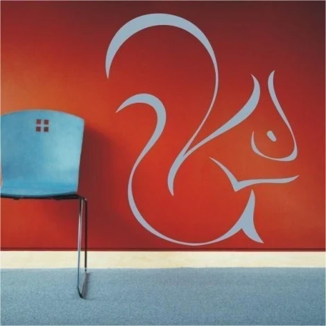 Stylowy szablon malarski wiewiórka w nowoczesnym wnętrzu, dodający charakteru ścianie w żywych kolor