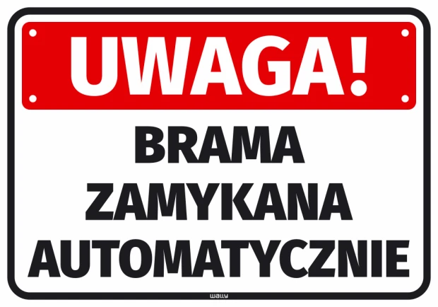 Naklejka ostrzegawcza na białym tle z czerwonym polem Uwaga oraz czarnym napisem Brama zamykana automatycznie