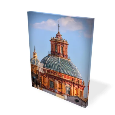 Obraz na płótnie ze zdjęcia 40x60 cm - Aranżacja w przestrzeni miejskiej. Budynek z kolorową kopułą i detalami