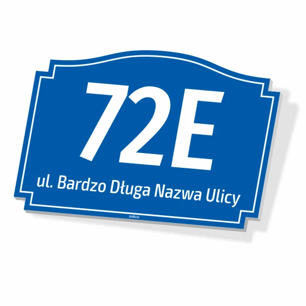 Niebieska tabliczka adresowa z polem na numer domu i nazwę ulicy, z widocznym cieniem dającym efekt 3D na białym tle