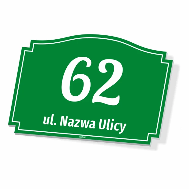 Zielona tabliczka adresowa z przykładowym polem na numer domu i nazwę ulicy, przedstawiona na białym tle