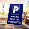 Tabliczka Parking tylko dla mieszkańców - Wzór graficzny. Niebieskie tło z białą literą P oraz napisem