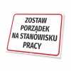 Tabliczka Zostaw porządek na stanowisku pracy - Wzór graficzny. Prosty prostokąt z dużym, czarnym tekstem na białym tle