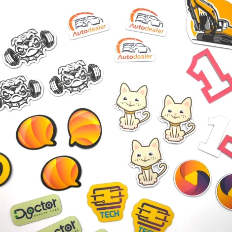 Mata magnetyczna z własnym nadrukiem małe rozmiary - Wzór graficzny. Wzór zawiera koty, emotikony i logotypy w różnych