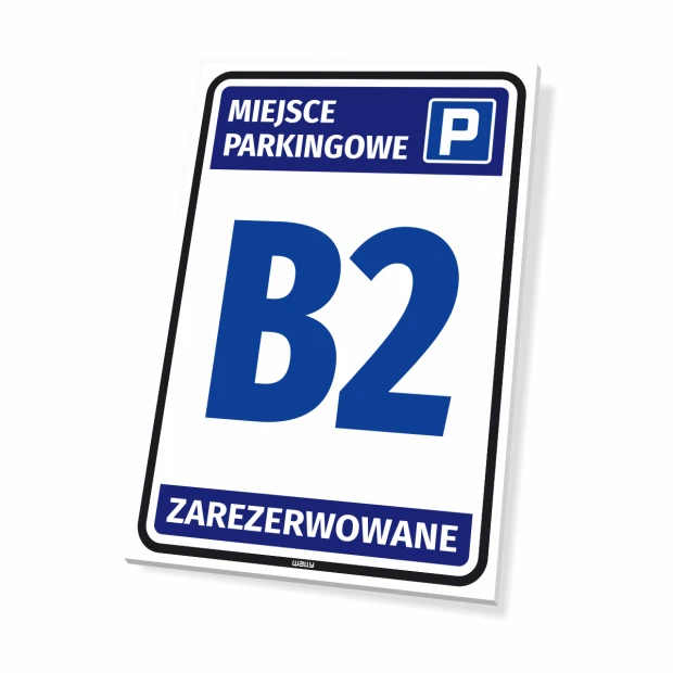 Tabliczka Miejsce parkingowe, zarezerwowane, z oznaczeniem, numerem - Wzór graficzny. Na białym tle niebieskie litery