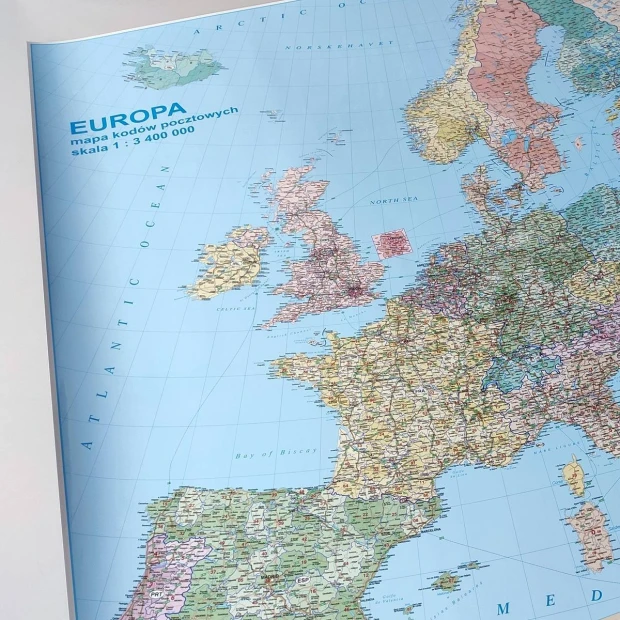 Folia magnetyczna suchościeralna z własnym nadrukiem - Wzór graficzny. Mapa Europy z kolorowymi granicami krajów i nazwami