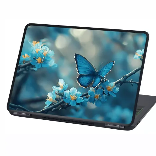 Naklejka na laptopa z niebieskim motylem i kwiatami naklejona na obudowę zamkniętego komputera