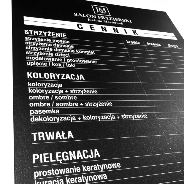 Indywidualna tablica kredowa z nadrukiem, PCV 5 mm, 60 x 70 cm - Wzór graficzny. Czarne tło z białym tekstem i tabelą