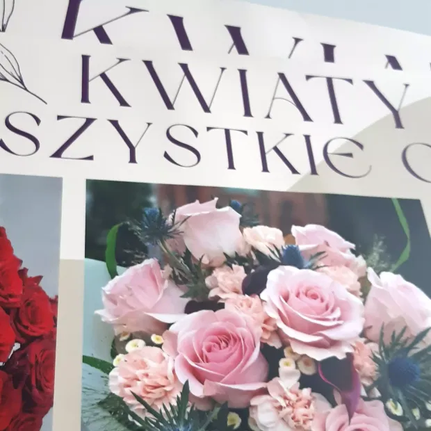 Komplet 2 szt. indywidualnych naklejek z nadrukiem, laminat matowy, 120 x 60 cm - Wzór graficzny. Grafika przedstawia bukiet
