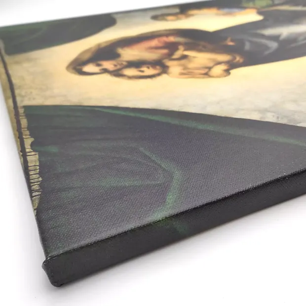 Reprodukcja Sistine Madonna Rafaela Santiego na zbliżeniu pokazującym estetyczne wykończenie boku krosna