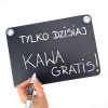 Tabliczka kredowa A4 do zawieszenia - Wzór graficzny. Czarna tabliczka z białym napisem i okrągłymi otworami