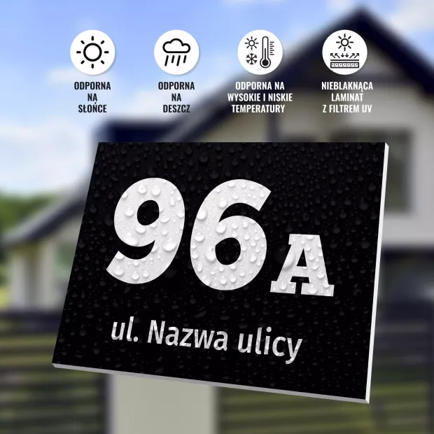 Tabliczka na budynek z ulicą i numerem - Wzór graficzny. Prostokątna tabliczka z dużymi cyframi i napisem na tle kropli wody