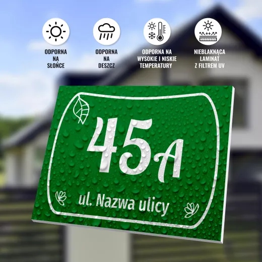 Zielona tabliczka adresowa z motywem liścia, kroplami wody oraz polem na numer domu i nazwę ulicy
