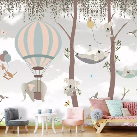 Tapeta dla dzieci Drzewka, balony, zwierzątka 0532 DW - Aranżacja w pokoju dziecięcym. Ściany w jasnych kolorach, meble