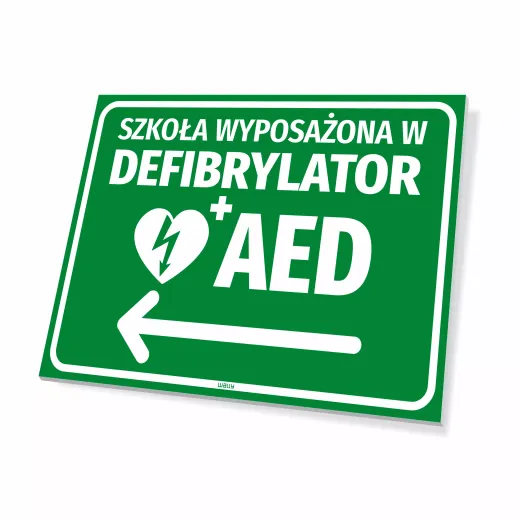 Zielona tabliczka BHP z napisem Szkoła wyposażona w defibrylator AED, piktogramem serca i strzałką w lewo