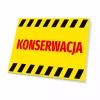Tabliczka informacyjna: Konserwacja - Wzór graficzny. Żółte tło z czerwonym napisem KONSERWACJA i czarnymi pasami