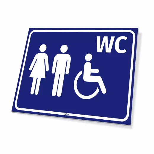 Niebieska tabliczka informacyjna na drzwi z białym napisem WC oraz piktogramami kobiety, mężczyzny i niepełnosprawnego