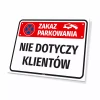 Tabliczka parkingowa: Zakaz parkowania Nie dotyczy klientów - Wzór graficzny. Prostokątna tabliczka z czerwonym tłem