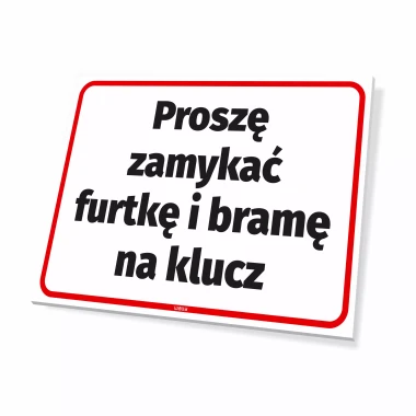 Tabliczka: Proszę zamykać furtkę i bramę na klucz - Wzór graficzny. Prosta tabliczka z tekstem na białym tle, otoczona