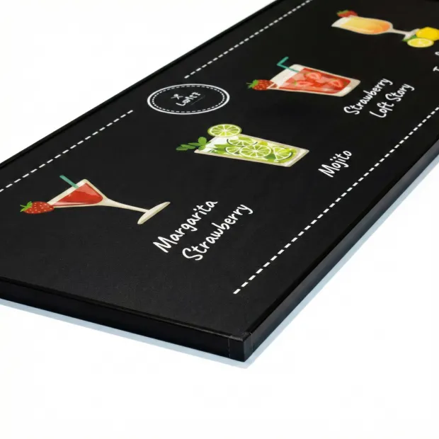 Tablica kredowa magnetyczna w ramie aluminiowej z nadrukiem - Wzór graficzny. Grafika przedstawia napoje w stylu koktajli