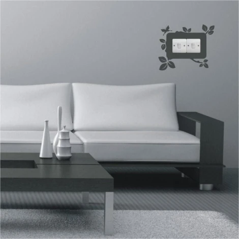 Stylowa naklejka pod kontakt 1109 z roślinnym motywem, idealna do nowoczesnego salonu, dodająca mu w