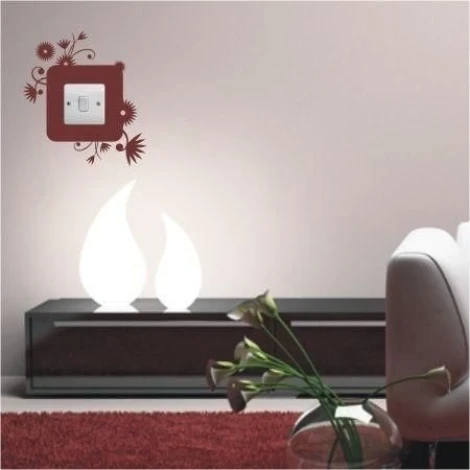 Szablon malarski kontakt 1085 - Aranżacja w salonie. Ściany w jasnym kolorze, meble w ciemnym odcieniu