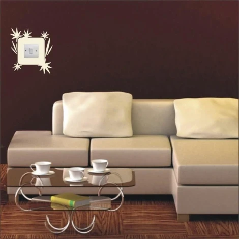 Szablon malarski kontakt 1091 - Aranżacja w salonie. Ciemne ściany, jasna sofa, szklany stolik