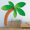 Kolorowa naklejka palma 33 w radosnym pokoju dziecięcym, dodająca tropikalnego klimatu do aranżacji 