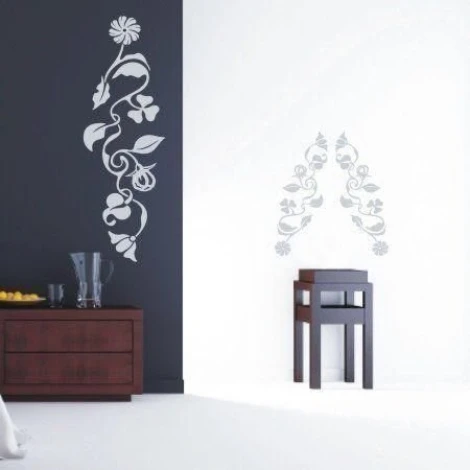Roślinne pnącza 002 w nowoczesnym salonie, dodające lekkości i elegancji minimalistycznej aranżacji.