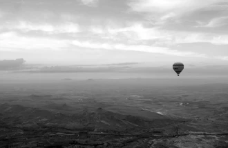 Fototapeta na ścianę lot balonem nad łąkami FP 1608