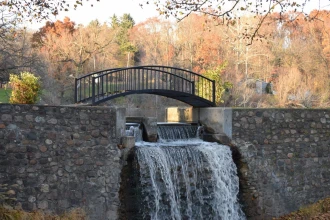Fototapeta na ścianę mostek nad wodospadem FP 4746