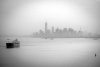 Fototapeta na ścianę panorama miasta za gęstą mgłą FP 4908