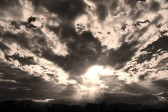 Fototapeta na ścianę słońce przebijające się przez chmury FP 1748