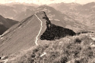 Fototapeta na ścianę szlak ciągnący się grzbietem góry FP 1508