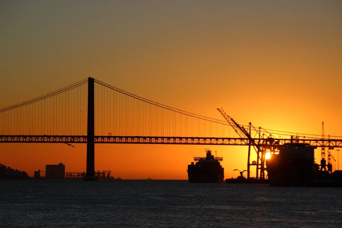 Fototapeta na ścianę zachód słońca na moście w Portugalii FP 5236
