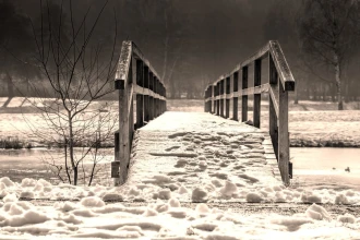 Fototapeta na ścianę zaśnieżony drewniany most FP 3389